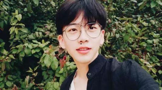 抖音网红陈佩奇吃瓜视频,揭秘网红幕后故事