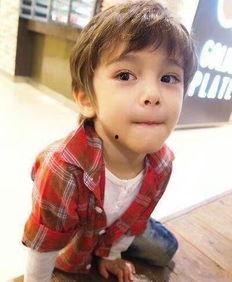 网红小雪吃瓜照片大全